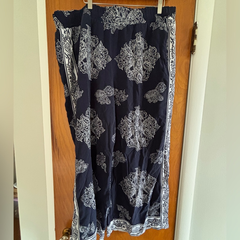 Lane Bryant Navy and White Floral Medallion pants